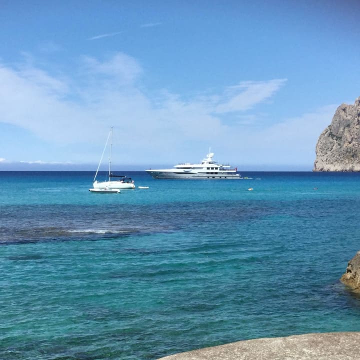 Traumhaft in der Bucht gelegene Hotelterasse Globales Don Pedro