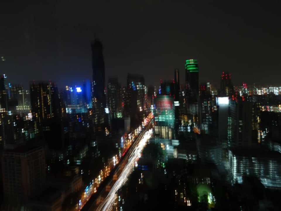 Bei Nacht Eastin Grand Hotel Sathorn