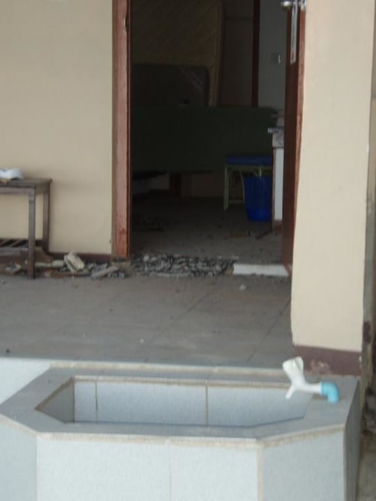 Renovierung der Zimmer neben an  Summer Island Maldives