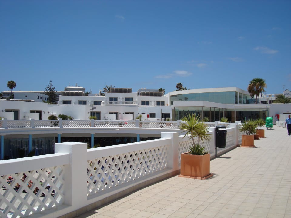 Rezeption im Hintergrund Hotel Las Costas