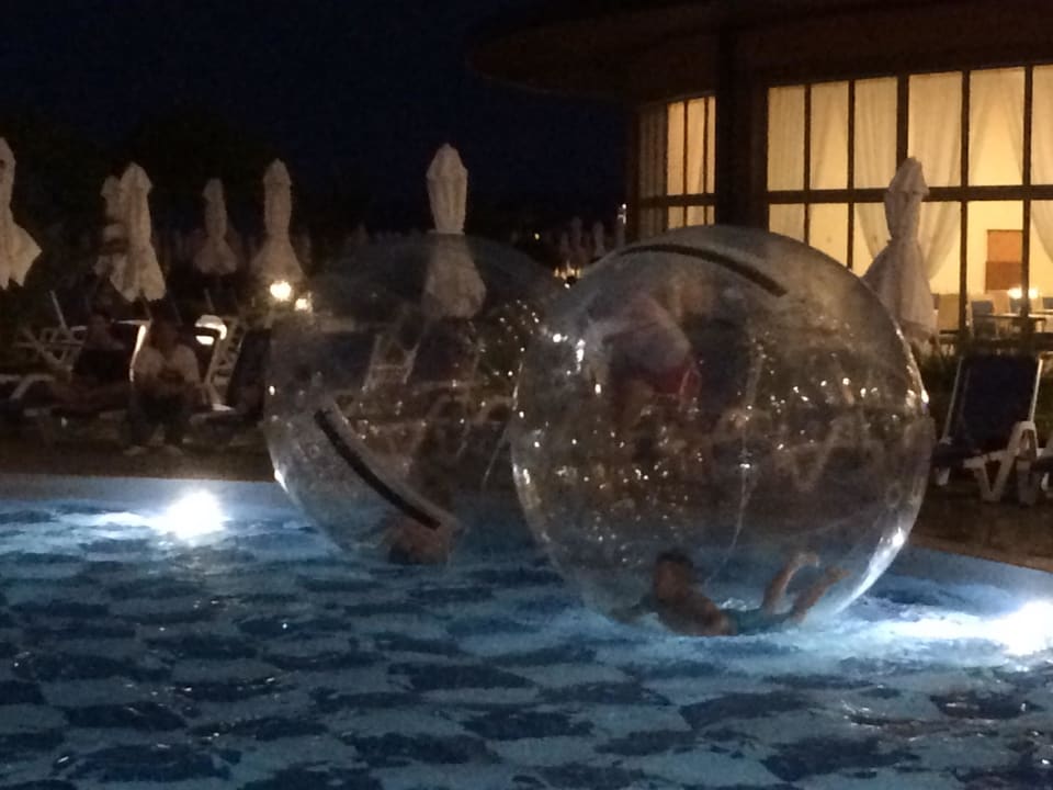 Kinderbelustigung am Abend Sol Luna Bay