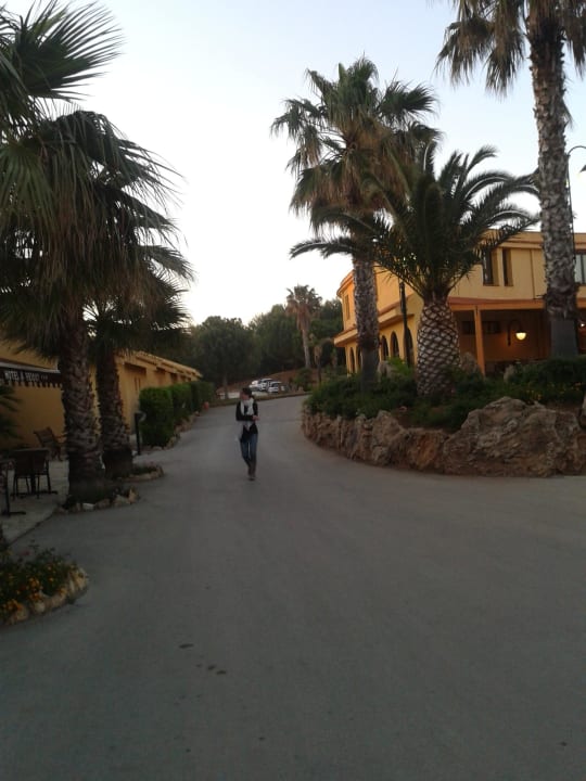 Vers les chambres Hotel & Resort L'Oasi di Selinunte