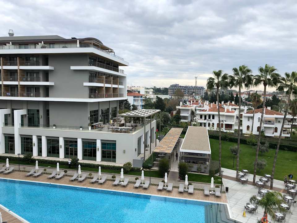 Ausblick Acanthus Cennet Barut Collection
