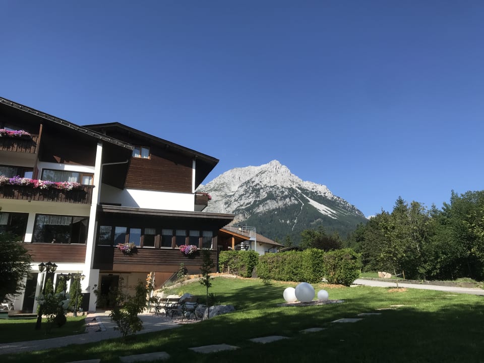 Außenansicht Garni Hotel - Das Alpin Kaiserzeit