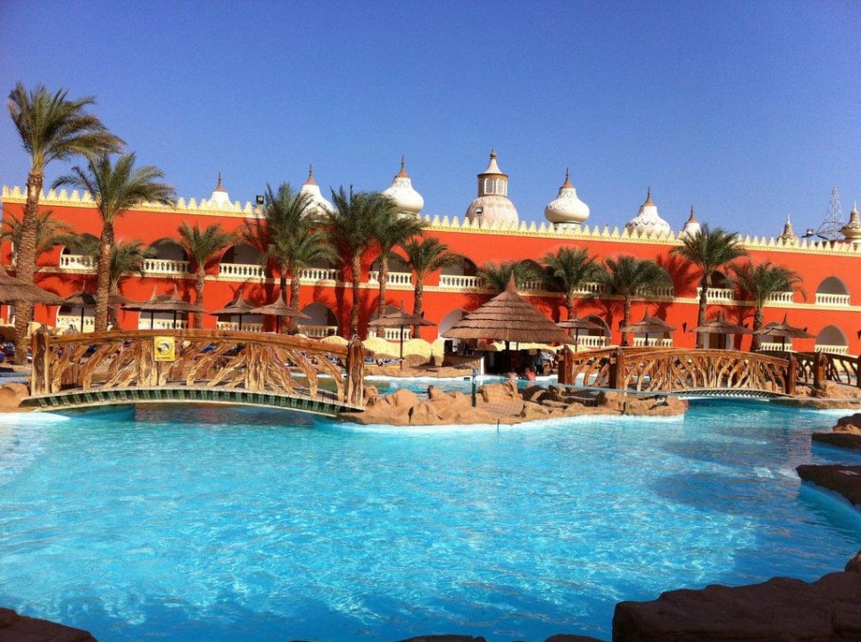Hauptpool mit Swim-up-Bar Pickalbatros Alf Leila Wa Leila Resort - Neverland Hurghada
