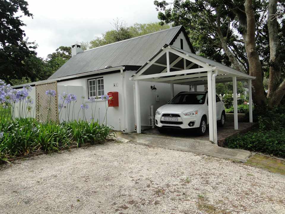 Zufahrt und Parkplatz Cottage Nr. 1 Hotel Belvidere Manor