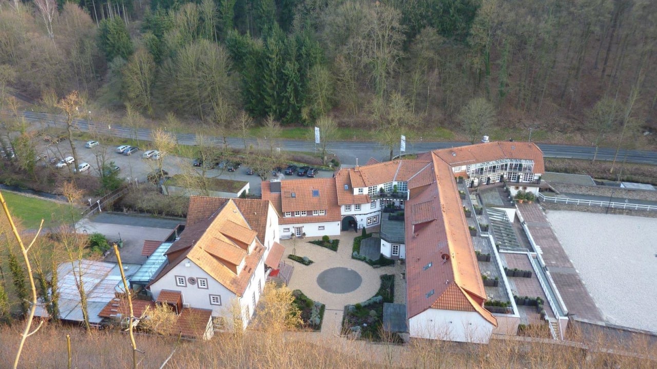 Blick von der Burg auf Hotelanlage Hardenberg BurgHotel