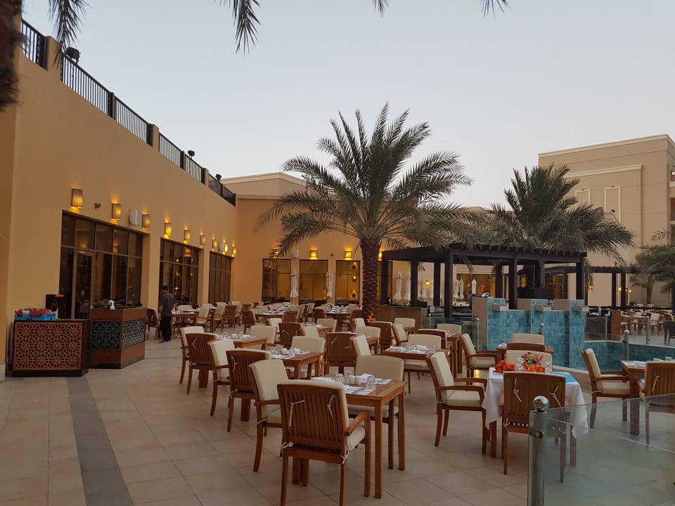 Terrasse Hauptrestaurant DoubleTree by Hilton Resort & Spa Marjan Island