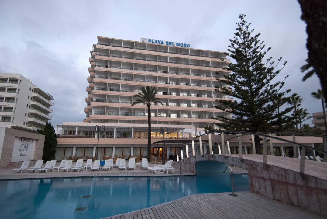 Blick von der Poolanlage CM Playa del Moro