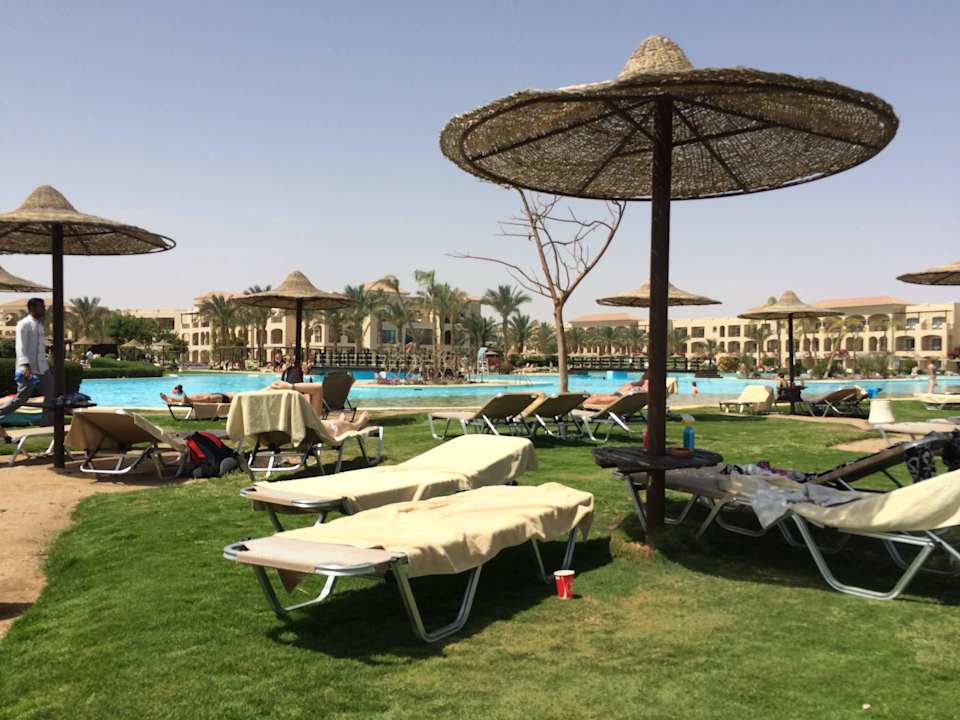 Es gab immer genug Liegen JAZ Aquamarine Resort