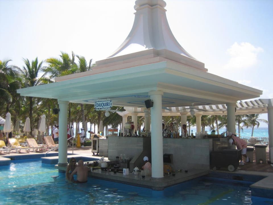 Poolbar - wie unschwer zu erkennen Hotel Riu Palace Riviera Maya