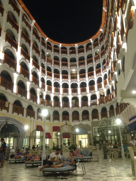 Innenhof Quattro Beach Spa & Resort