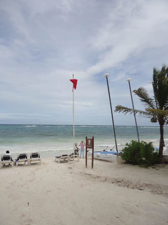 Rote Fahne Grand Palladium Kantenah Resort & Spa