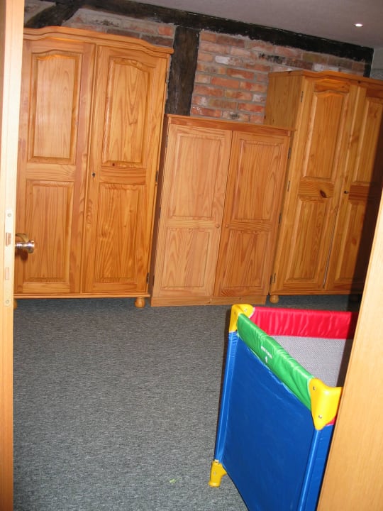 Flur - hier stehen die Kleiderschränke Hotel Gutshaus Strobel