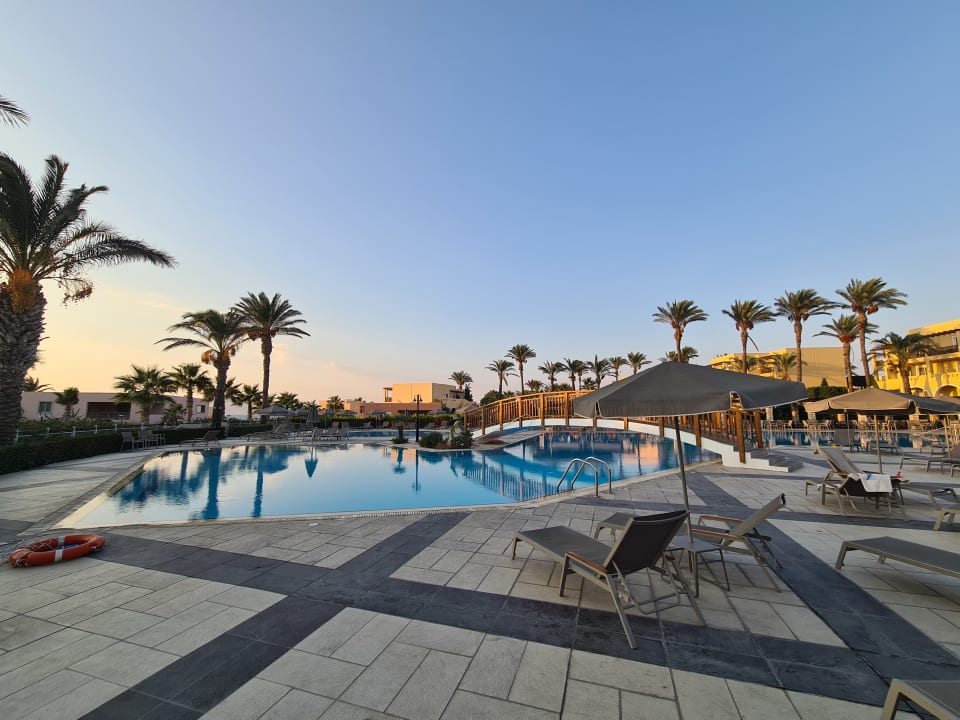 Pool Hotel Horizon Beach Resort