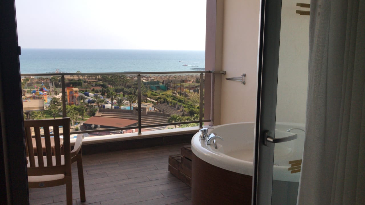 Zimmer Saturn Palace Resort Hotel