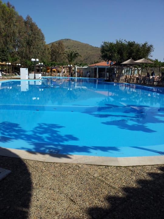 Sehr gepflegte Poolanlage Hotel Corissia Princess