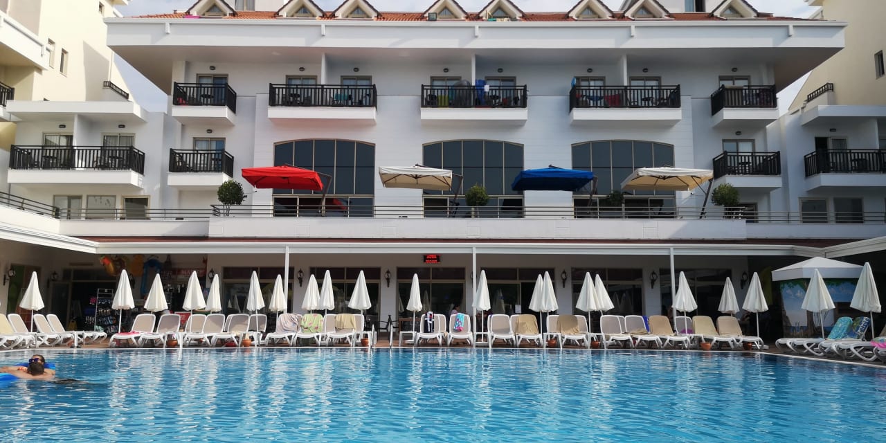 Pool Side Aquamarin Resort & Spa