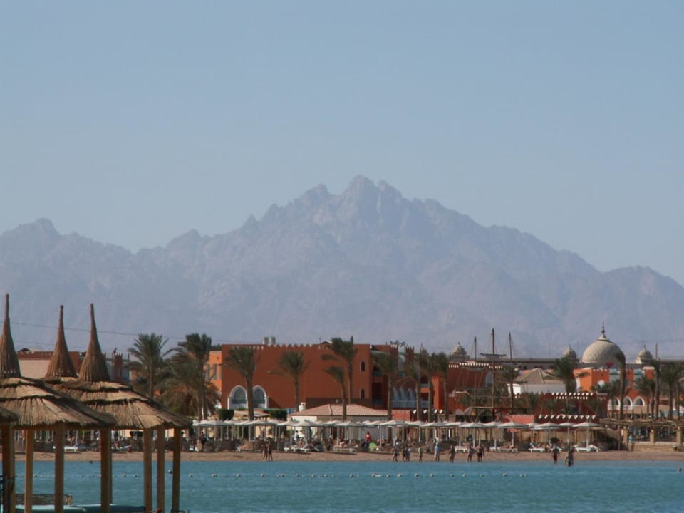 Plaża przy Hotelu Dana Beach Pickalbatros Alf Leila Wa Leila Resort - Neverland Hurghada