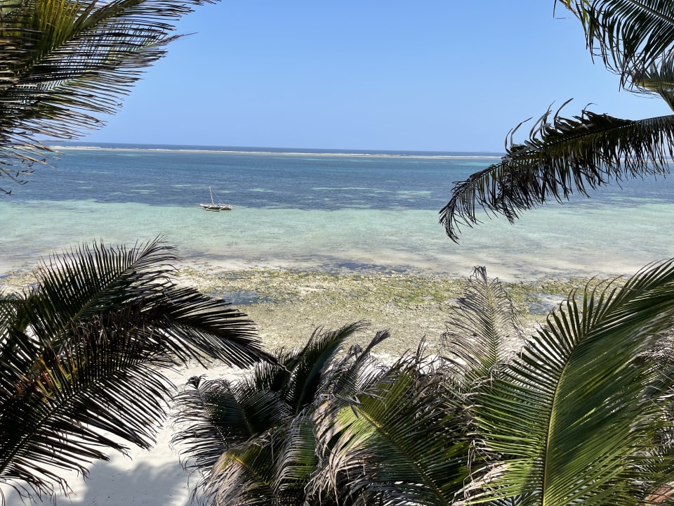 Strand Bahari Beach Hotel