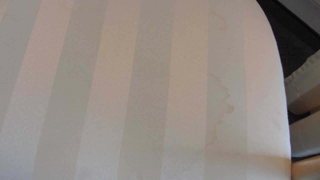 Stuhl total voller Flecken Hotelpark Stadtbrauerei Arnstadt