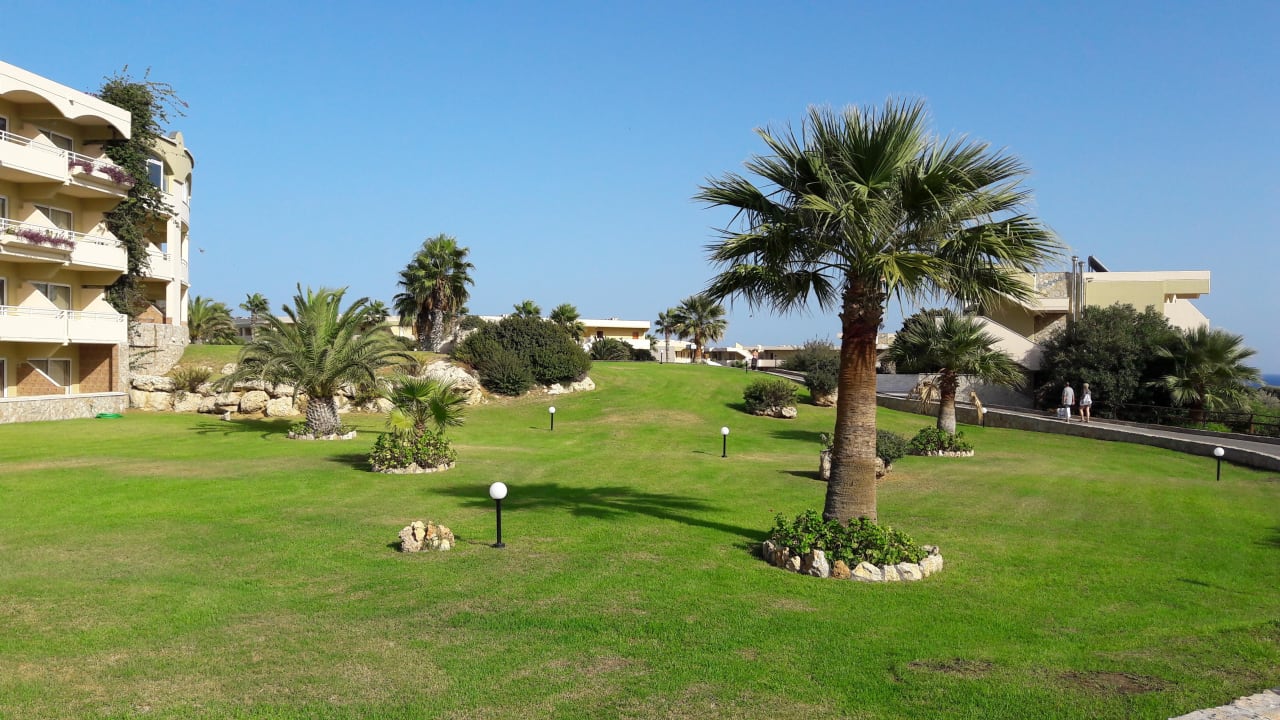Tolle Gartenanlage  Hotel Kalithea Horizon Royal