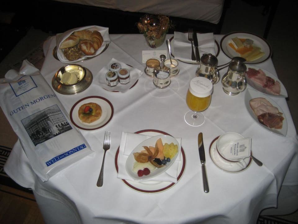 Frühstück auf dem Zimmer Hotel Adlon Kempinski Berlin
