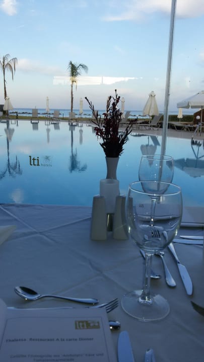Aussicht Poolrestaurant Asterias Beach Resort