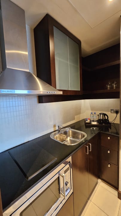 Zimmer Rose Rayhaan by Rotana