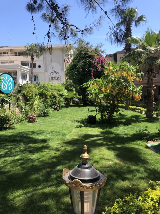 Gartenanlage Aleria Belport Beach Hotel