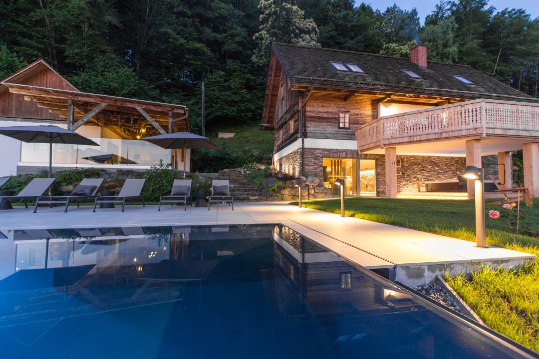 Pool steiRerBLiCke - Vinothek Petzles