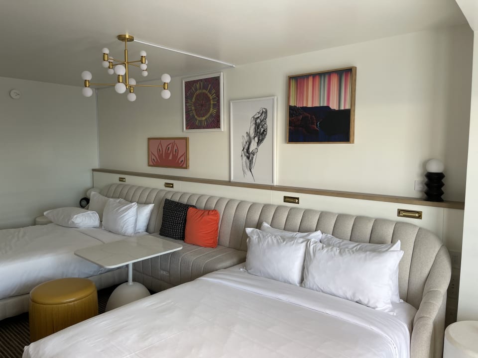 Zimmer Virgin Hotels Las Vegas, Curio Collection by Hilton