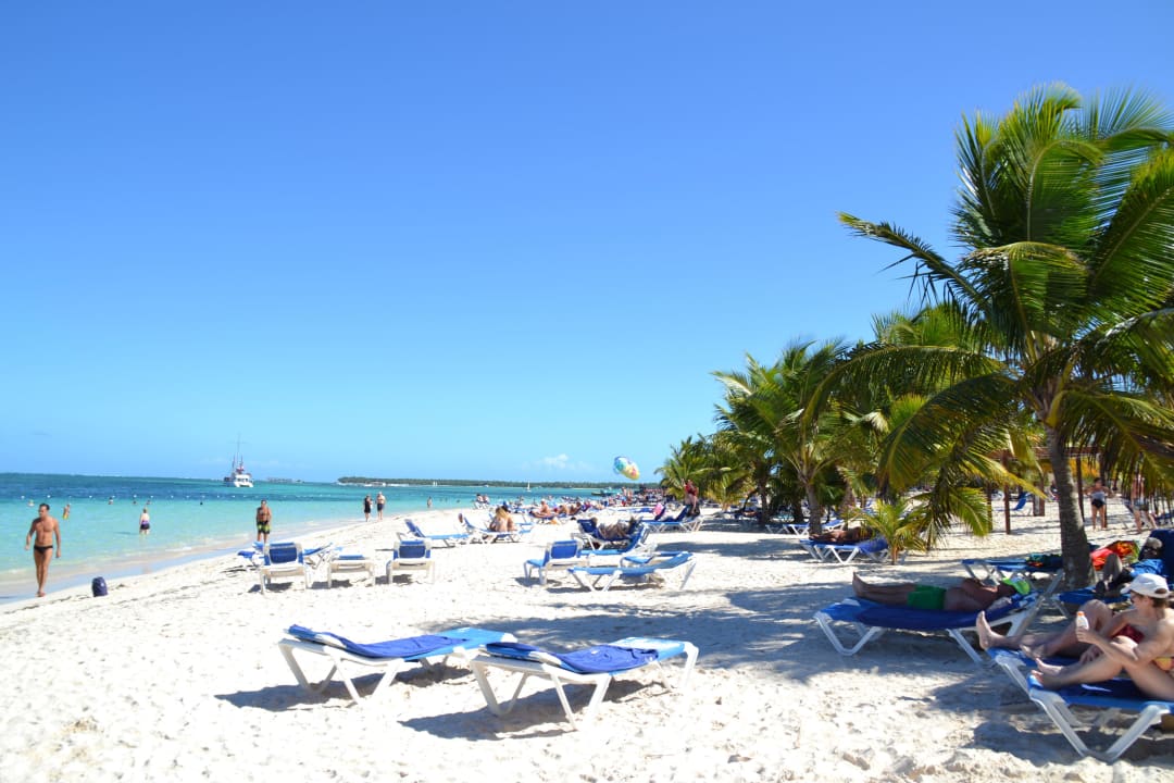 Traumstrand mit Liegen Villas Bavaro Resort & Spa