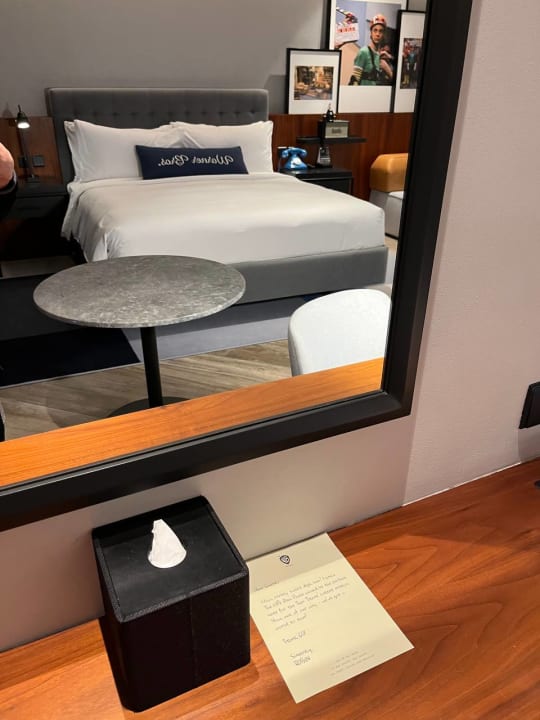 Zimmer The WB Abu Dhabi, Curio Collection By Hilton