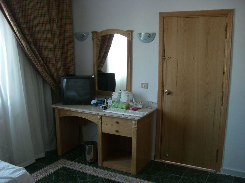 Kinderschlafzimmer mit Eingangstür Pickalbatros Aqua Park Resort - Hurghada