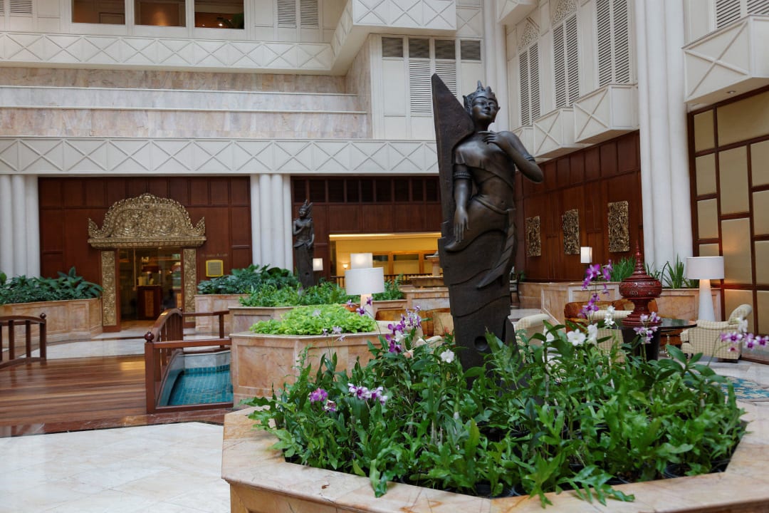 Figur in der Lobby Shangri-La Hotel, Bangkok