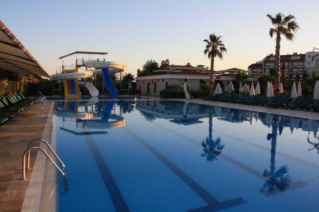 Pool mit Rutschen Hane Family Resort