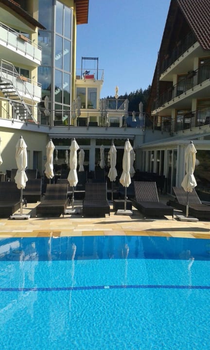 Außenpool mit Sonnenterasse Naturparkhotel Adler
