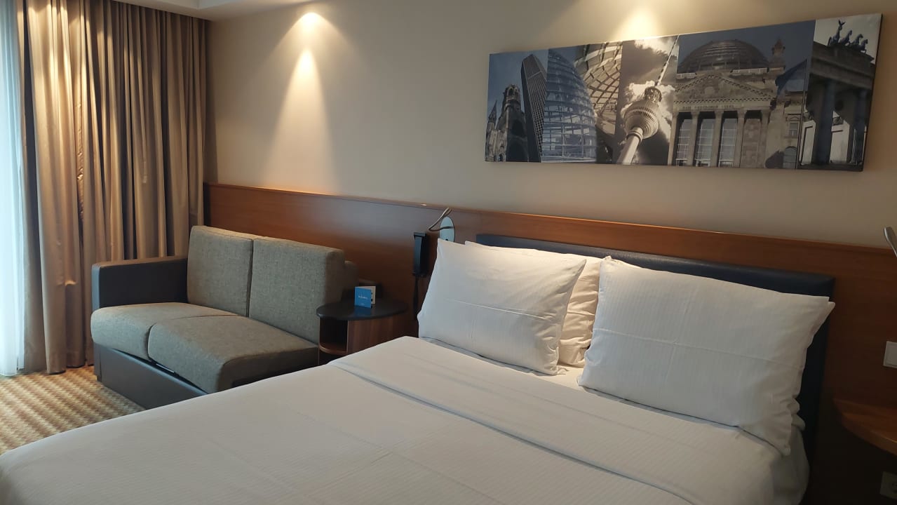 Zimmer Hampton by Hilton Berlin City West