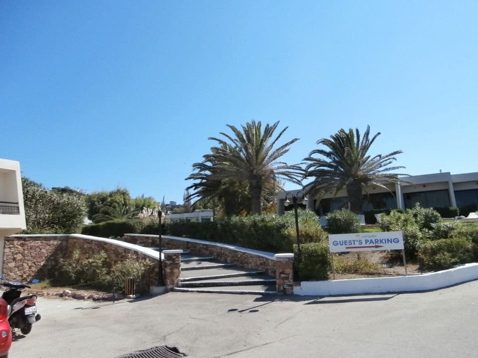 Z zewnątrz Sol Cosmopolitan Rhodes