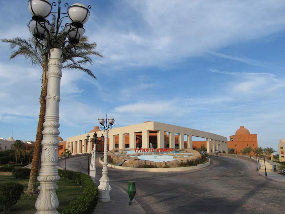 Vstup do hotelu Titanic Beach Spa & Aqua Park