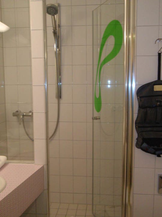 Bad mit geräumiger Dusche Prize by Radisson, Bremen City