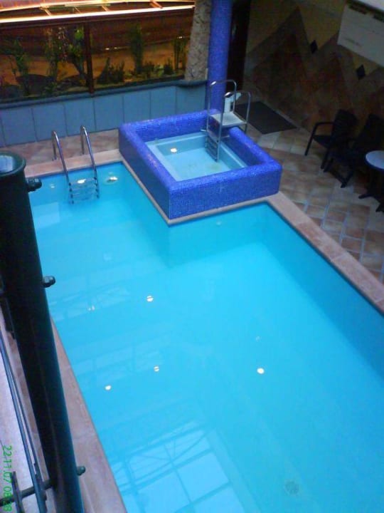 Innenpool mit Whirlpool Aquarius Hotel