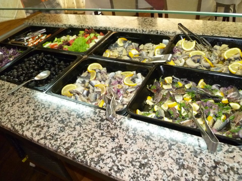 Salate mit Fisch Hotel Bilyana Beach