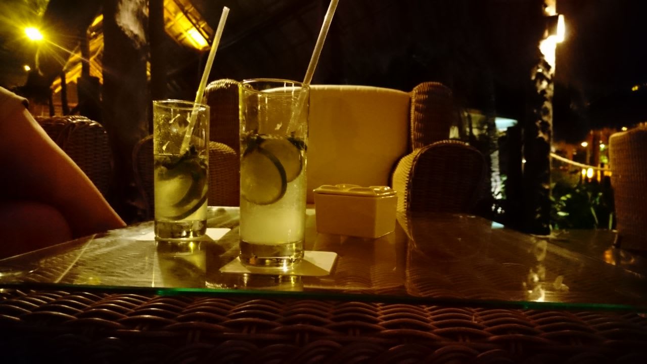 Cocktail in der Lobby Akumal Bay Beach & Wellness Resort