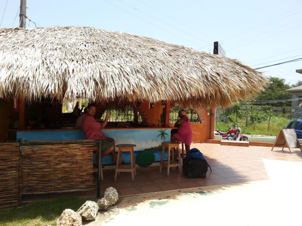 Kleine Bar im Eingangsbereich Hotel Playa Chiquita