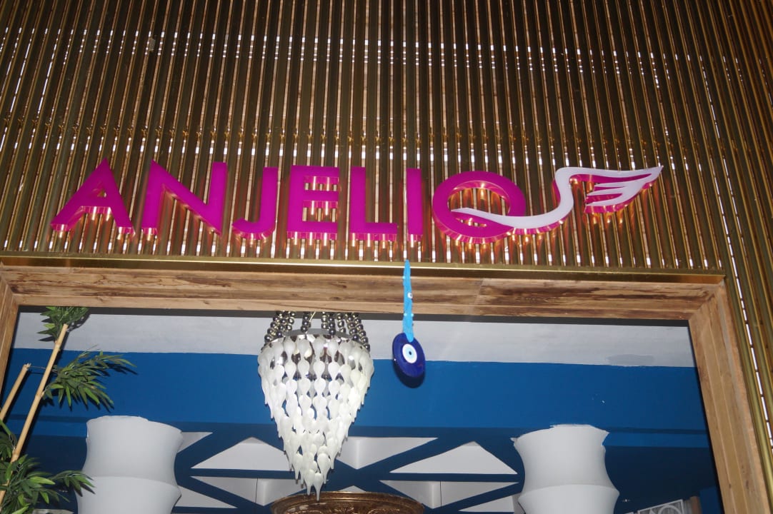 У входа Club Hotel Anjeliq