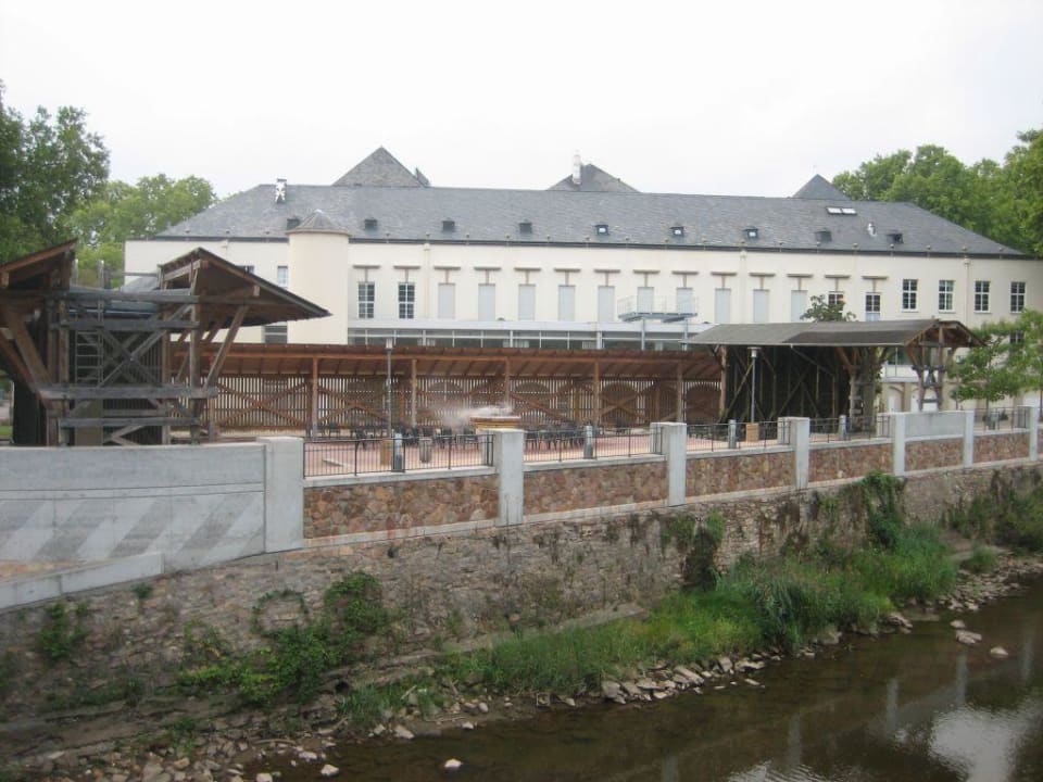 Rückseite des Hotels von Flussbrücke aus Parkhotel Kurhaus