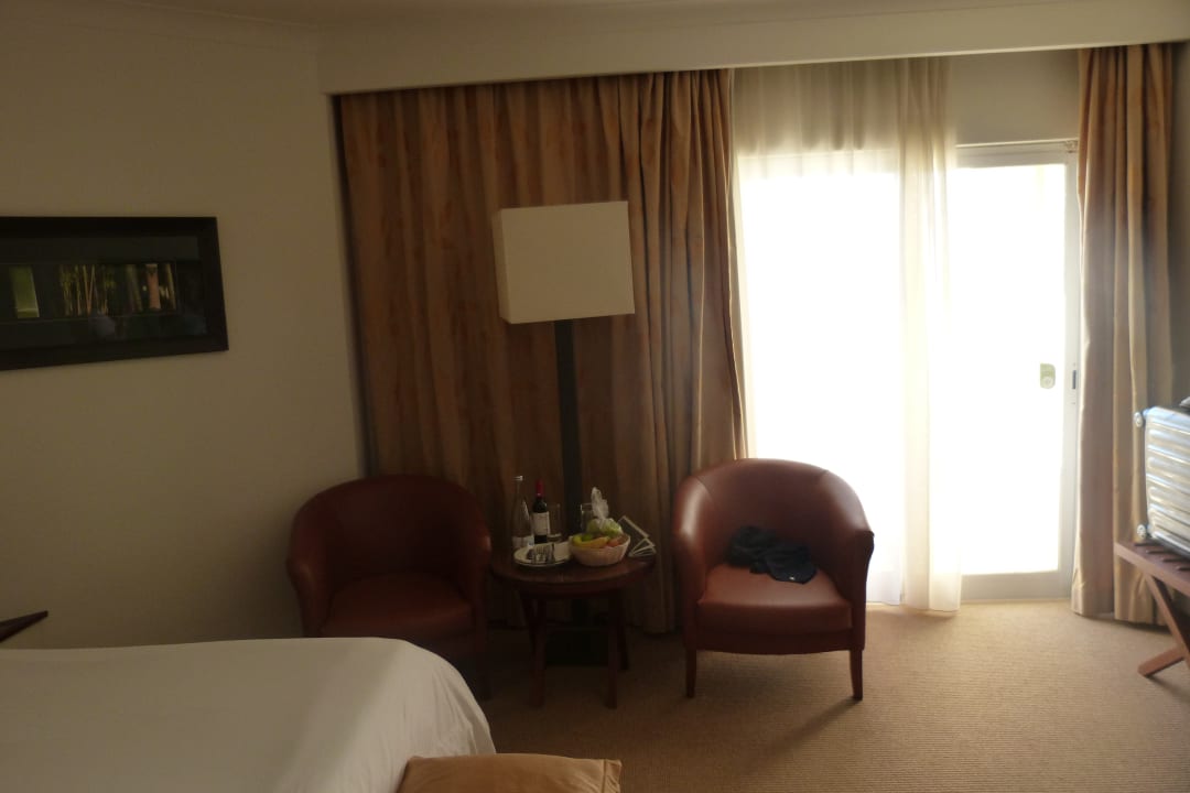 Sitzecke mit Ledersesseln PortoBay Falésia