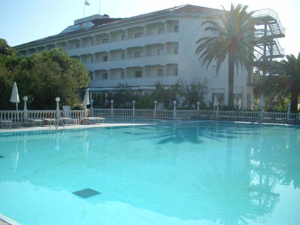 Pool und Hotel Hotel Domizia Palace